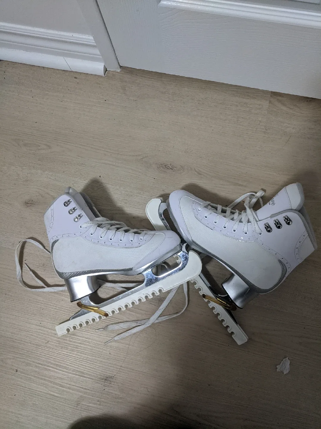 Jackson Figure Skates - Size 7 image indicator(2)