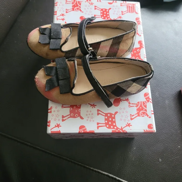 Burberry Girl's Shoes with Box