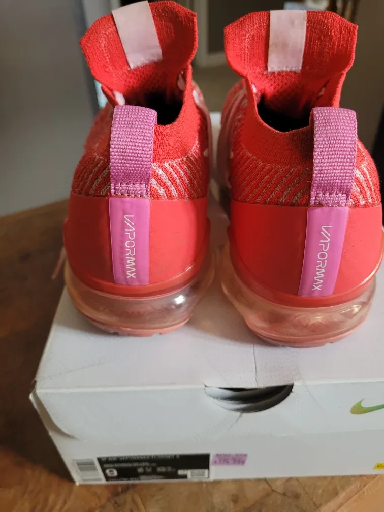 Nike Air VaporMax Flyknit 3 - Size 9 image indicator(2)