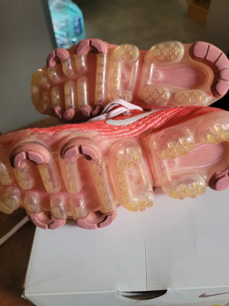 Nike Air VaporMax Flyknit 3 - Size 9 image indicator(3)