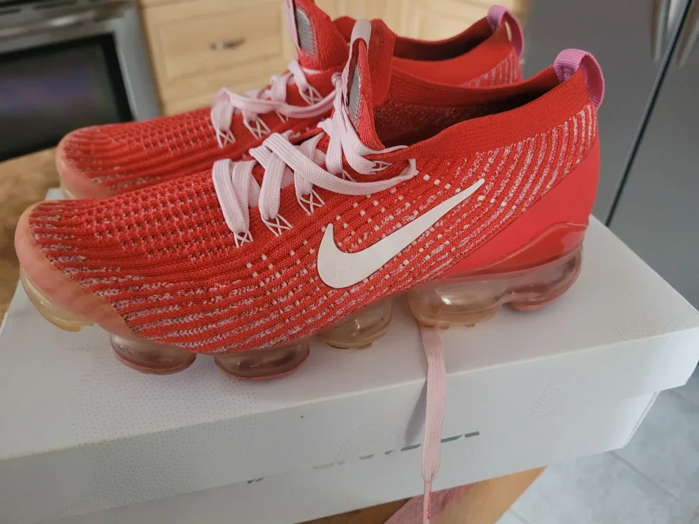 Nike Air VaporMax Flyknit 3 - Size 9 image indicator(4)