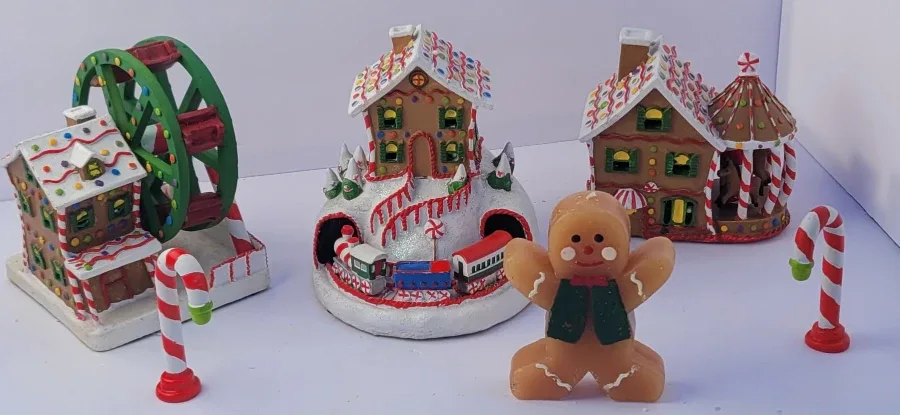 Gingerbread House Village Train Figurine image indicator(8)