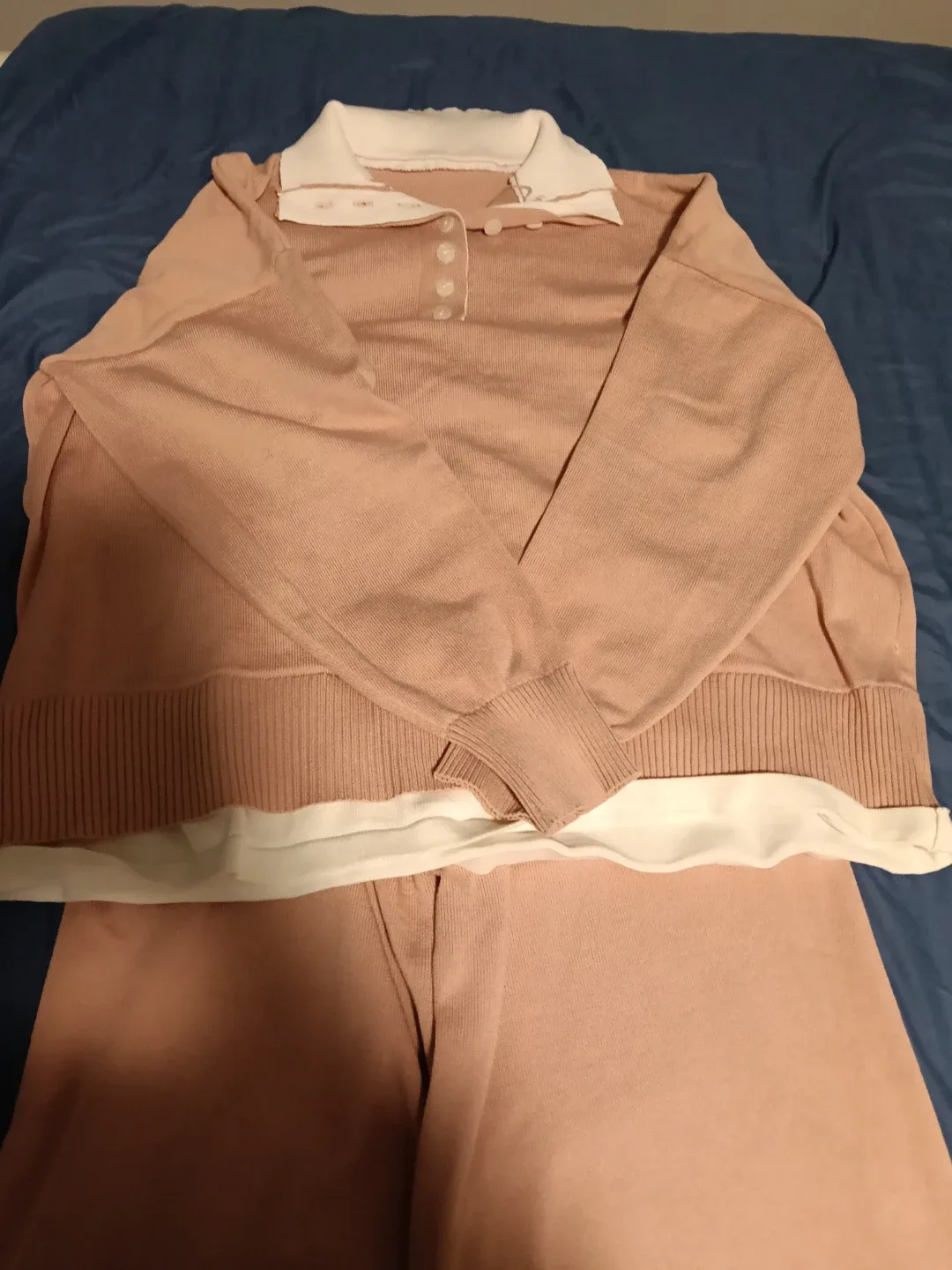 2 BRAND NEW Sweater & Pants Lounge Set - Pink & Grey image indicator(2)