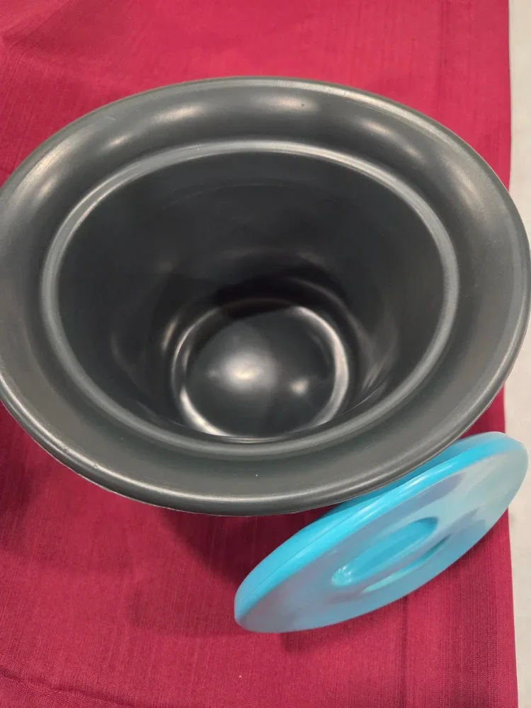 Black & Blue Ice Bucket with Lid image indicator(2)