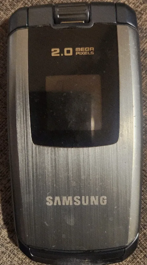 Samsung Flip Phone - Rogers 2.0 MegaPixel