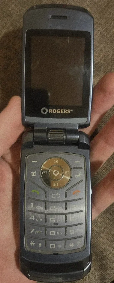 Samsung Flip Phone - Rogers 2.0 MegaPixel image indicator(5)