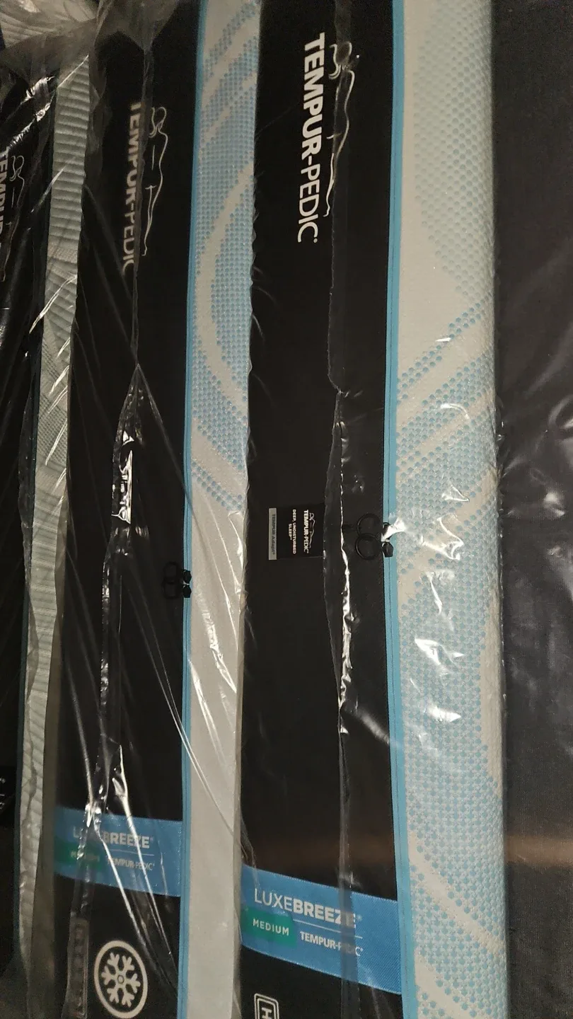 New Tempur-Pedic LuxeBreeze Medium Hybrid Mattress image indicator(4)