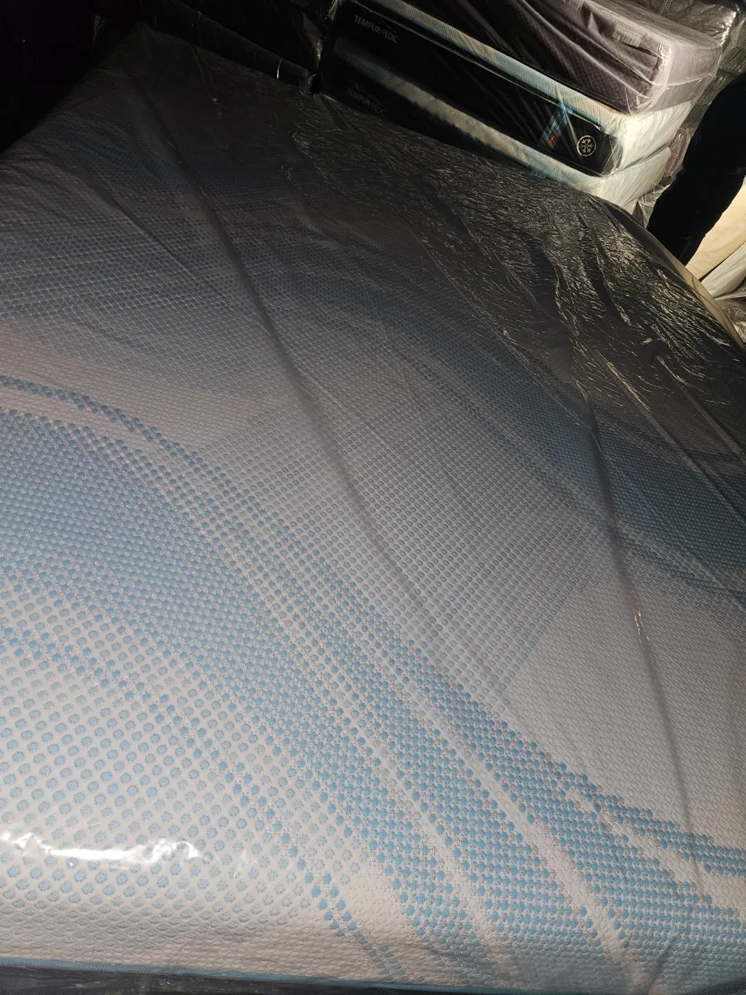 New Tempur-Pedic LuxeBreeze Medium Hybrid Mattress image indicator(6)