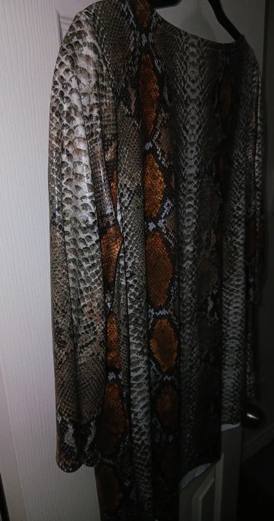 Studio Ko Snakeskin Print Top - Size L image indicator(9)