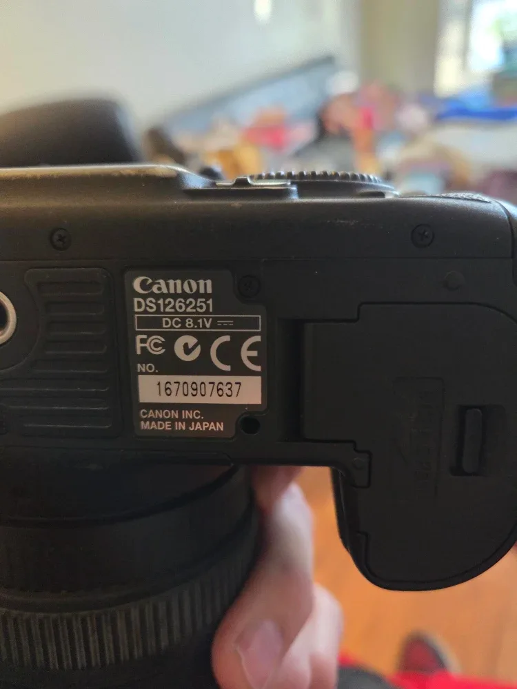 Canon EOS 7D Camera with 10-20mm Lens spare battery and charger image indicator(3)