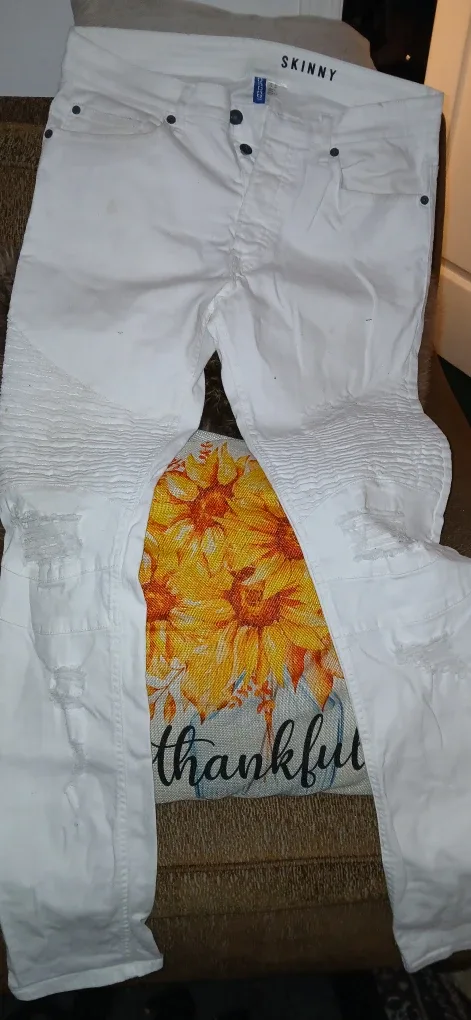 H&M White Skinny Jeans image indicator(3)