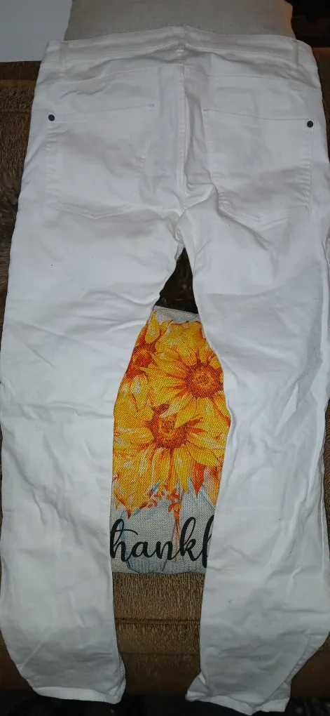 H&M White Skinny Jeans image indicator(5)