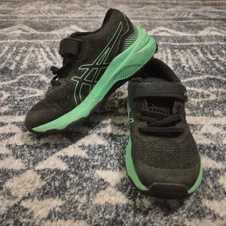 Kids' Assorted Shoes & Boots image indicator(3)