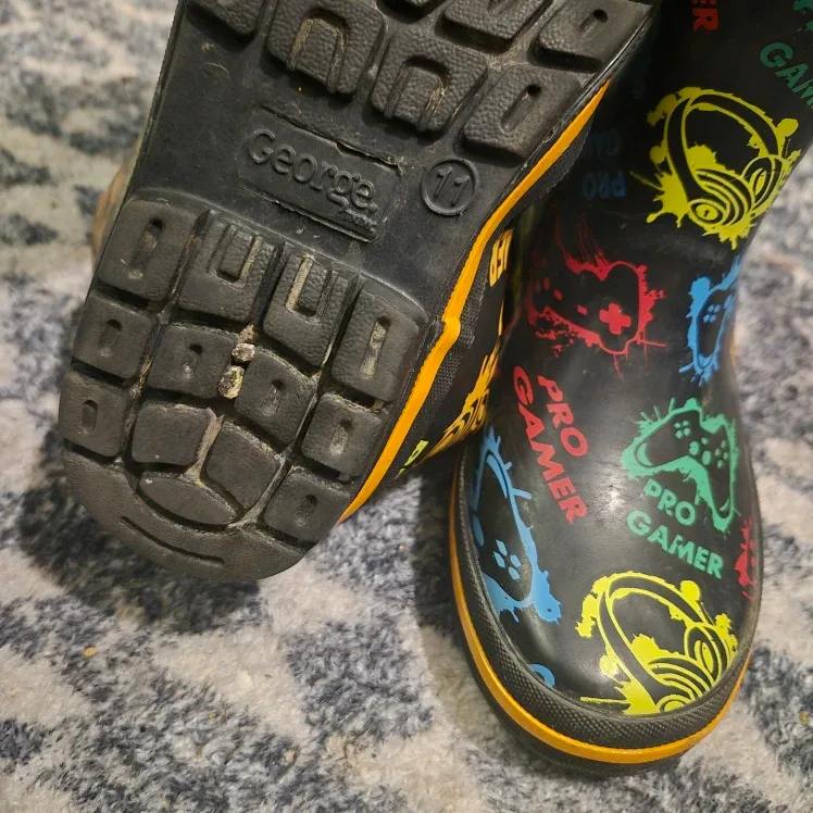 Kids' Assorted Shoes & Boots image indicator(4)