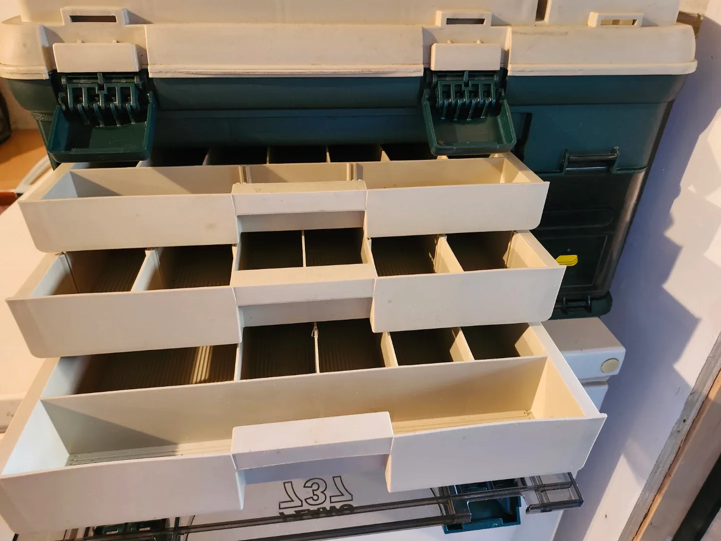 Plano fishing tackle box image indicator(7)