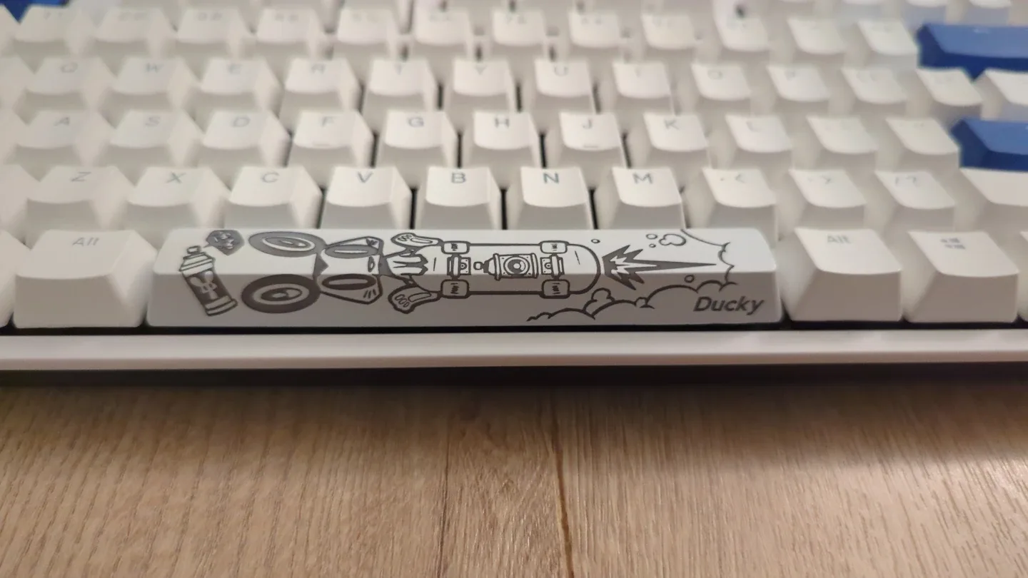 Ducky Keyboard (Year of the Rabbit Edition) TKL - White & Blue image indicator(2)