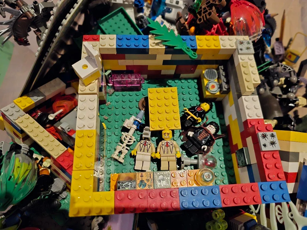 Lego Bonanza 76 litre Bin with bionicles 1970s to early 2000s image indicator(9)