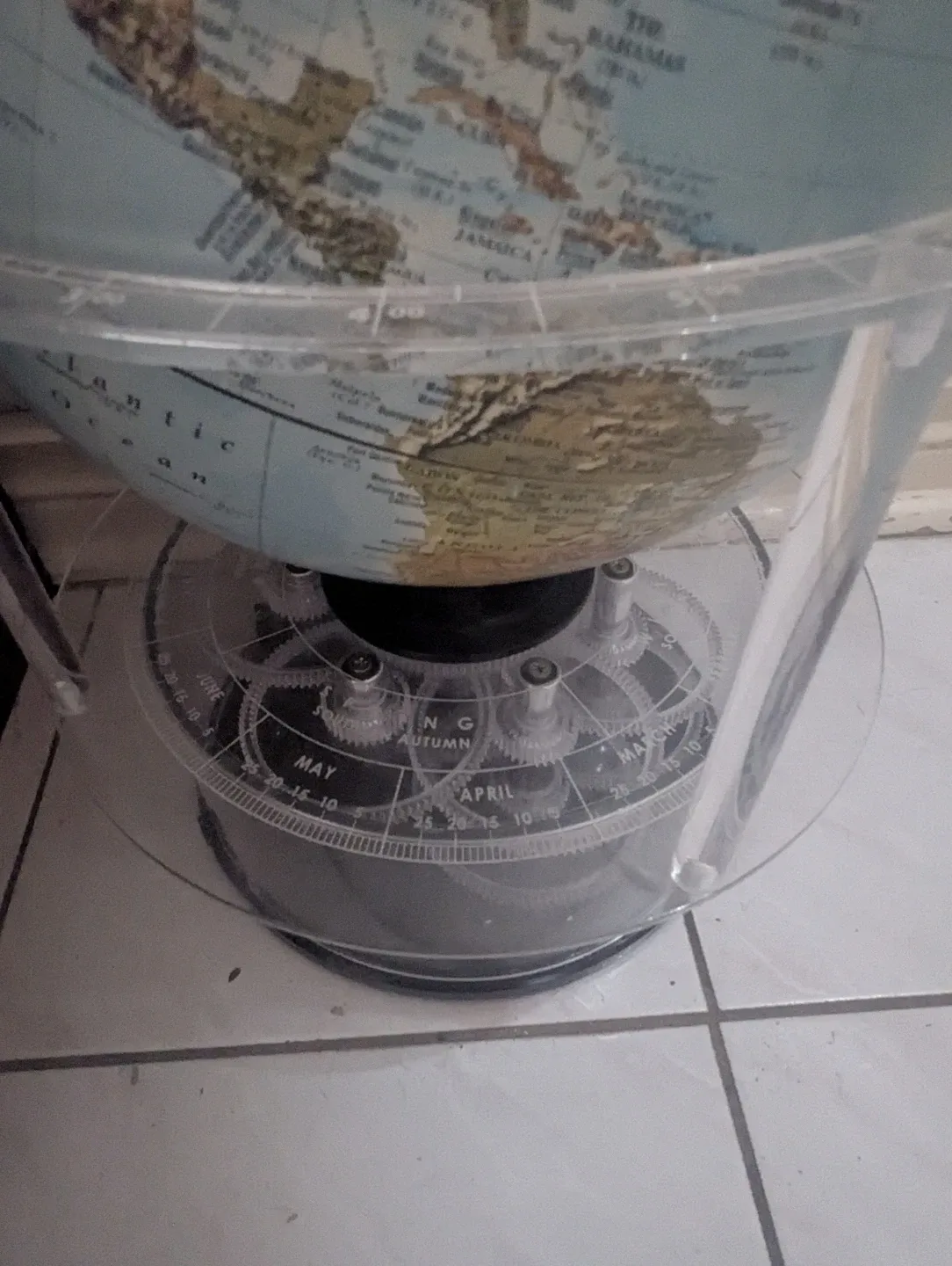 Discovery Kids Rotating World Time Zone Globe image indicator(2)