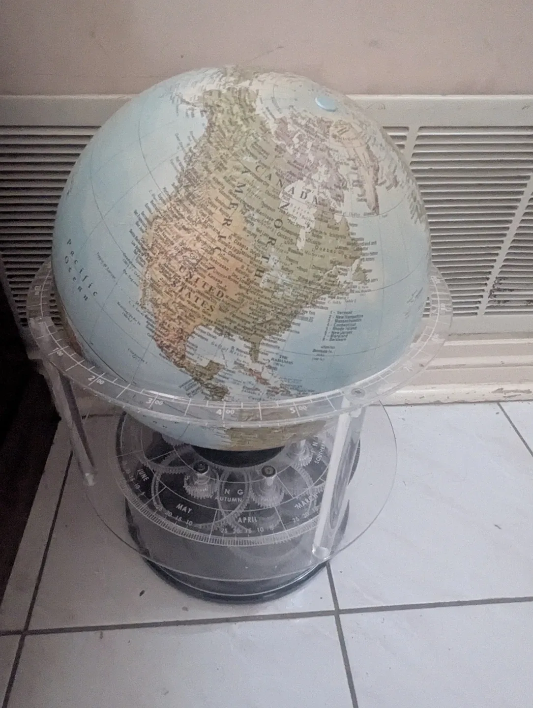 Discovery Kids Rotating World Time Zone Globe image indicator(3)