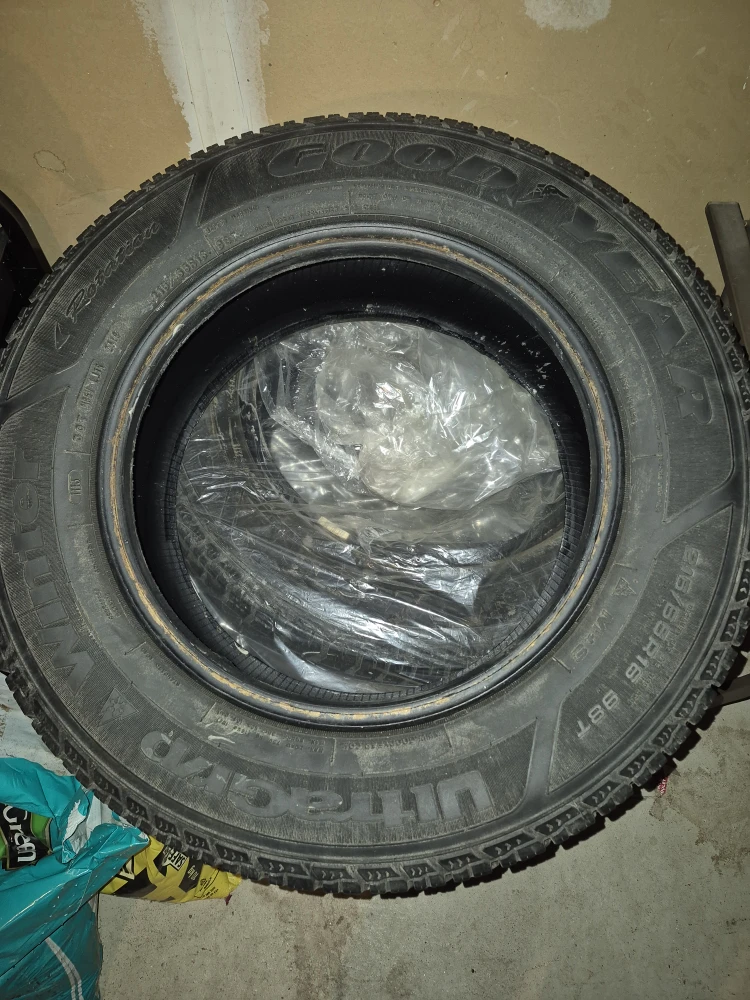 Goodyear UltraGrip Winter tires. 215 55 R16 - photo 4