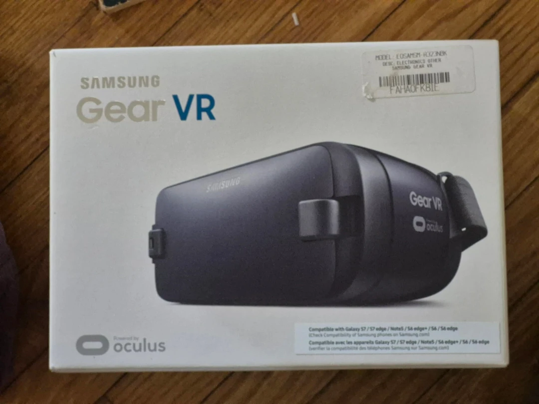 Samsung Gear VR SM-R323 Headset - Like New!