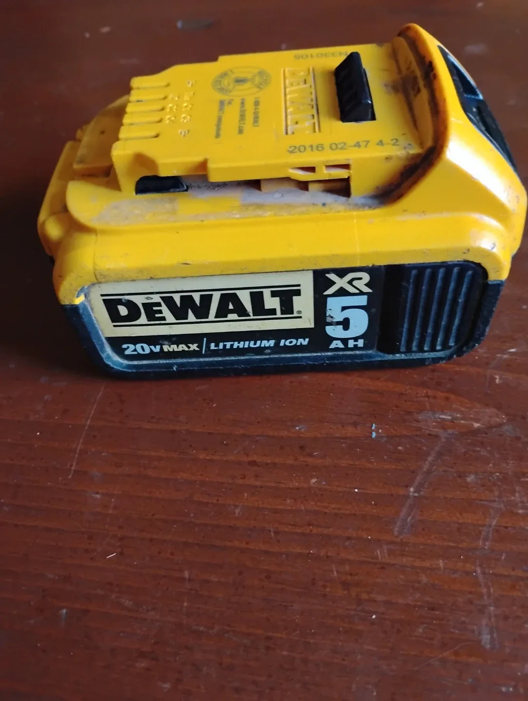DeWalt XR 20V MAX 5.0Ah Lithium Ion Battery image indicator(3)