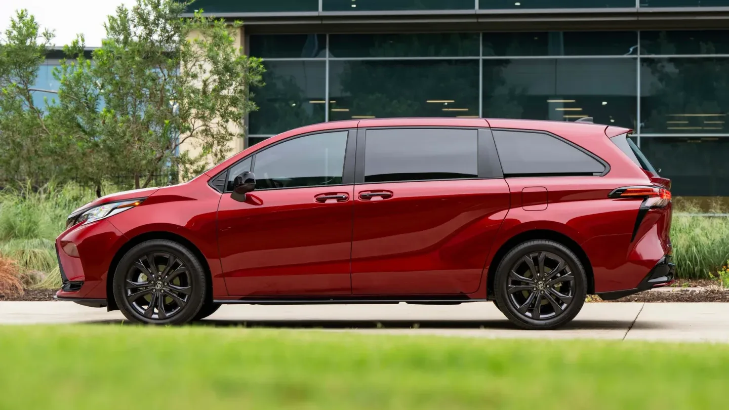 TOYOTA SIENNA 20" GENUINE RIM and tire set