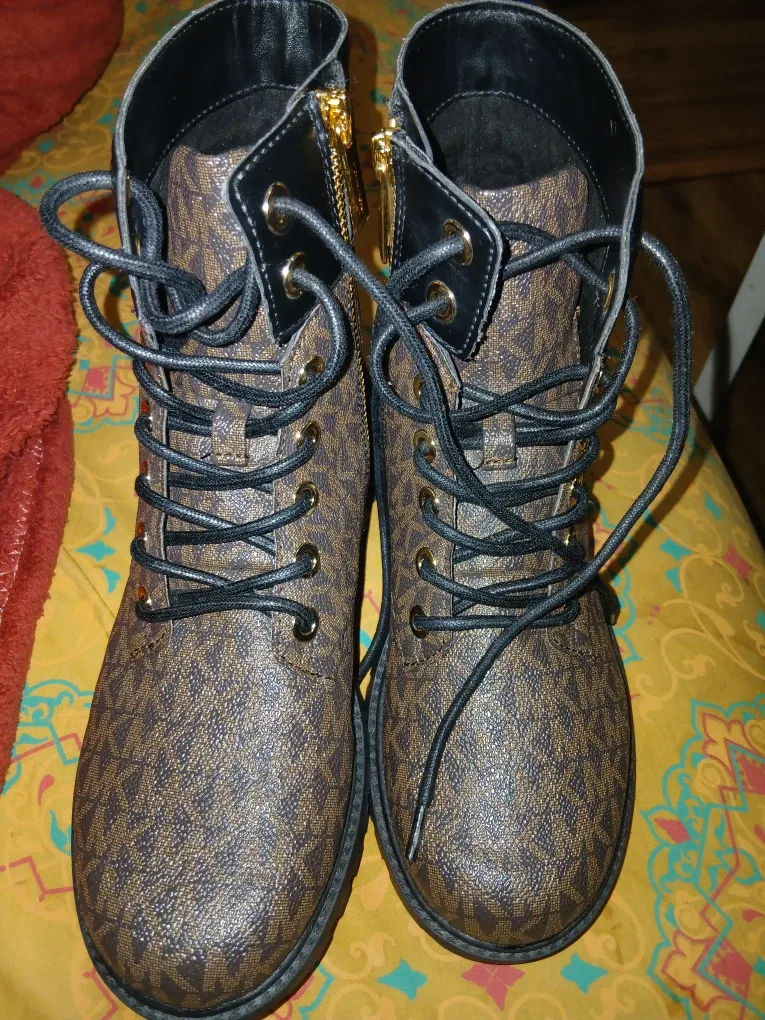 Michael Kors Women's Boots image indicator(2)