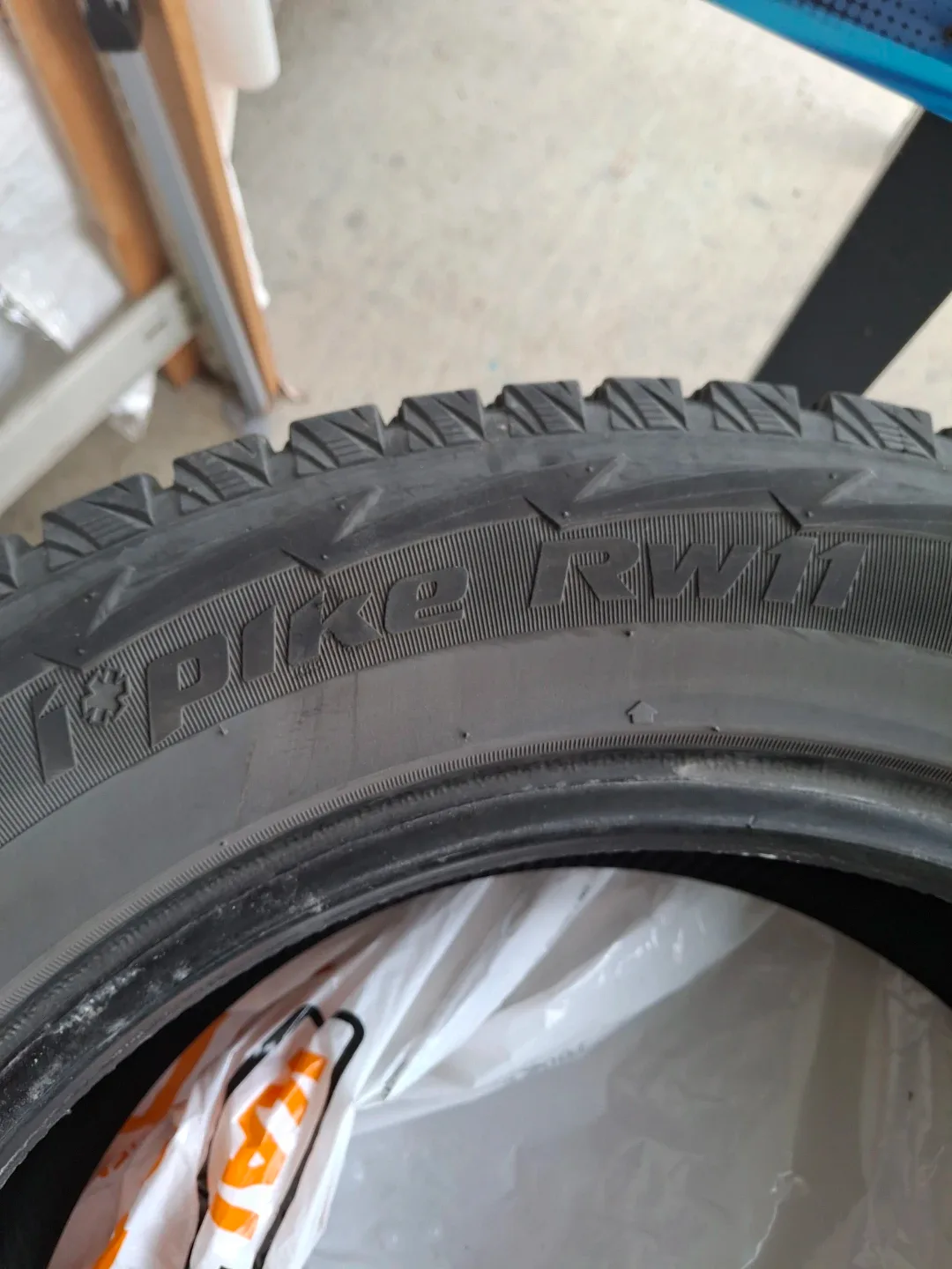 Hankook Winter i*Pike RW11 Tire 225/65R17 image indicator(3)