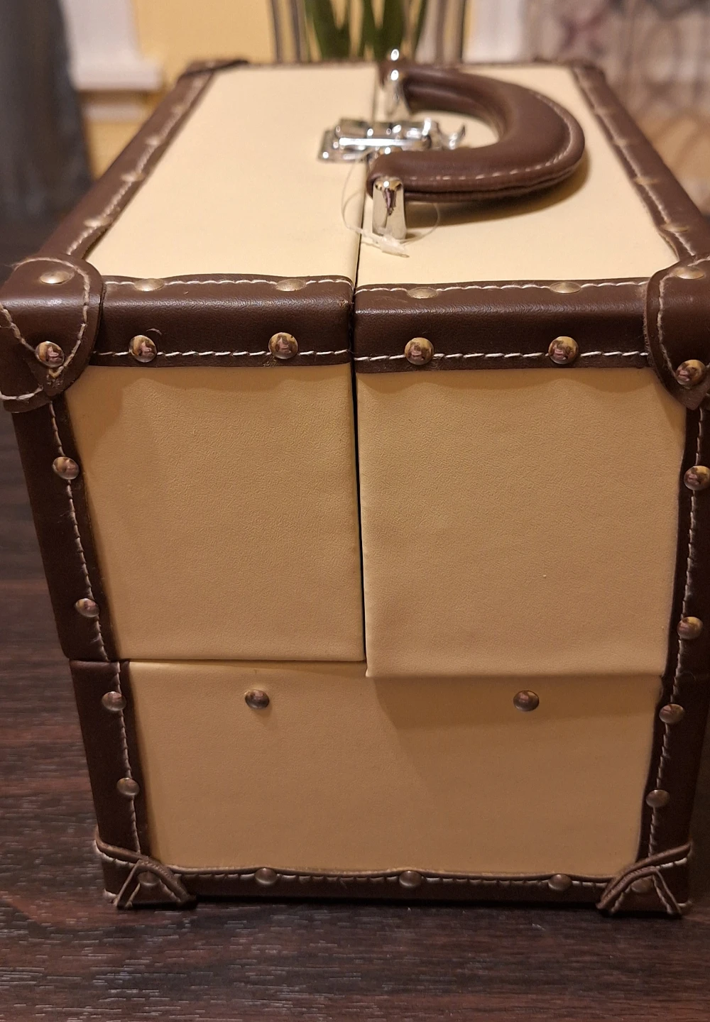 Vintage Style Eyeshadow Palette in Case - photo 2
