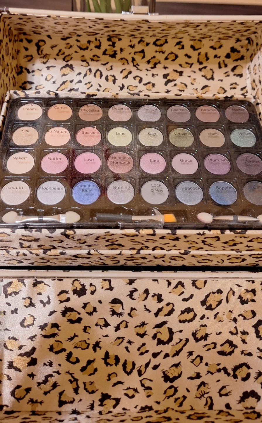 Vintage Style Eyeshadow Palette in Case - photo 5
