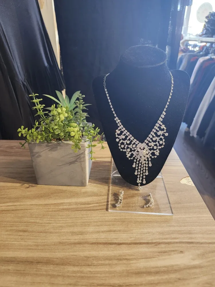 Rhinestone Necklace & Earring Set image indicator(2)