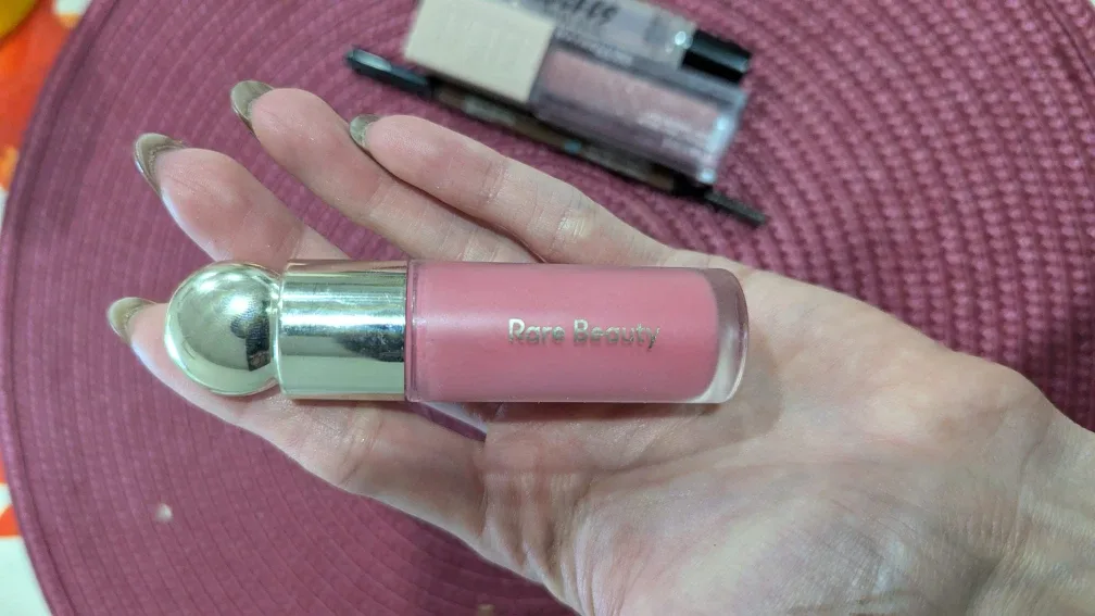 Rare Beauty Blush & Sephora Brow Pencil image indicator(2)