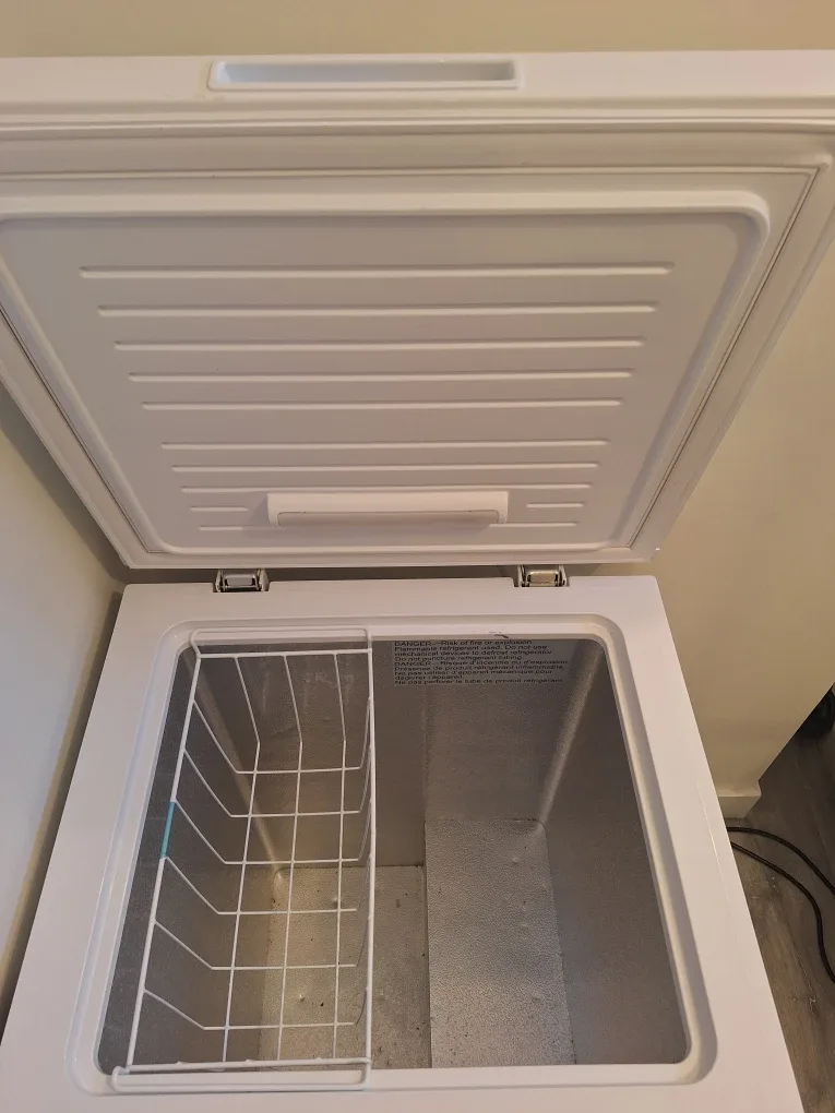 Master Chef Chest Freezer - White image indicator(3)