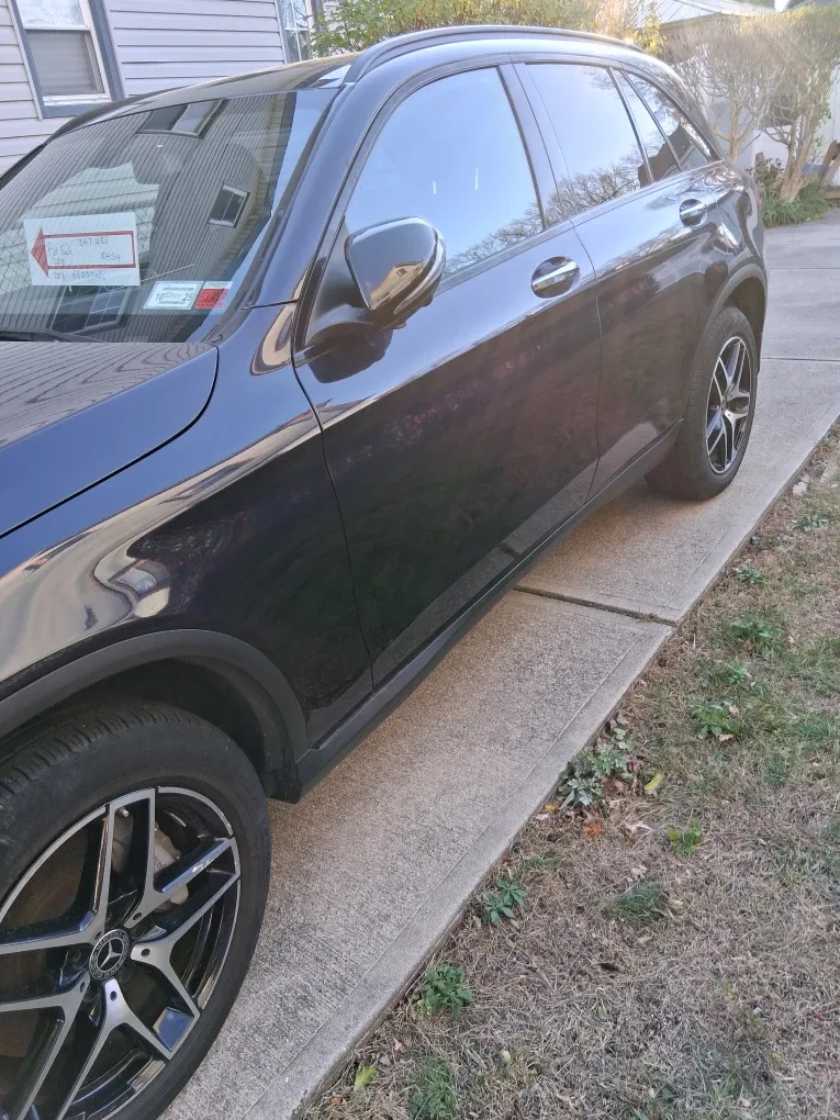 Mercedes-Benz GLC 300 - Blue image indicator(2)