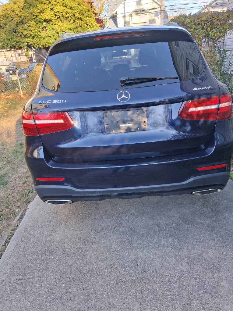 Mercedes-Benz GLC 300 - Blue image indicator(3)