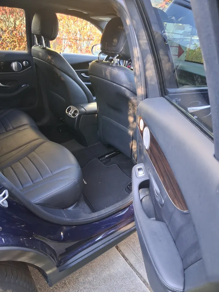 Mercedes-Benz GLC 300 - Blue image indicator(6)