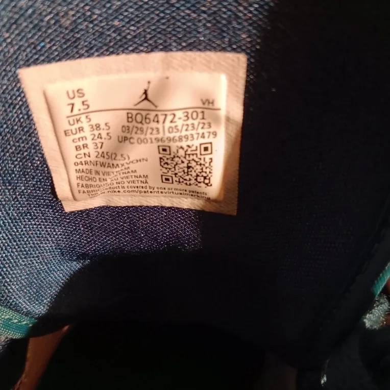 Nike Air Jordan 1 Mid Teal Blue Size 7.5 image indicator(5)