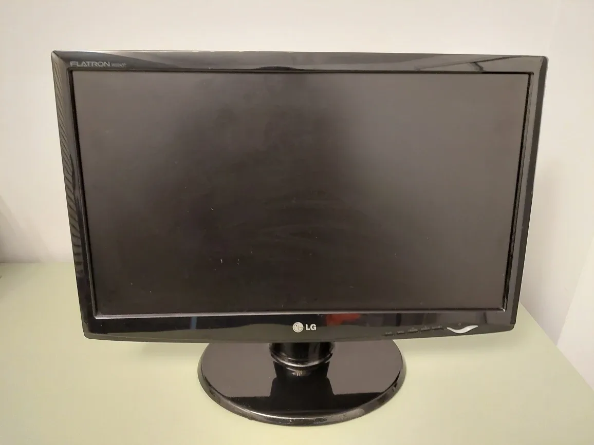 LG LCD Monitor (22 Inch)