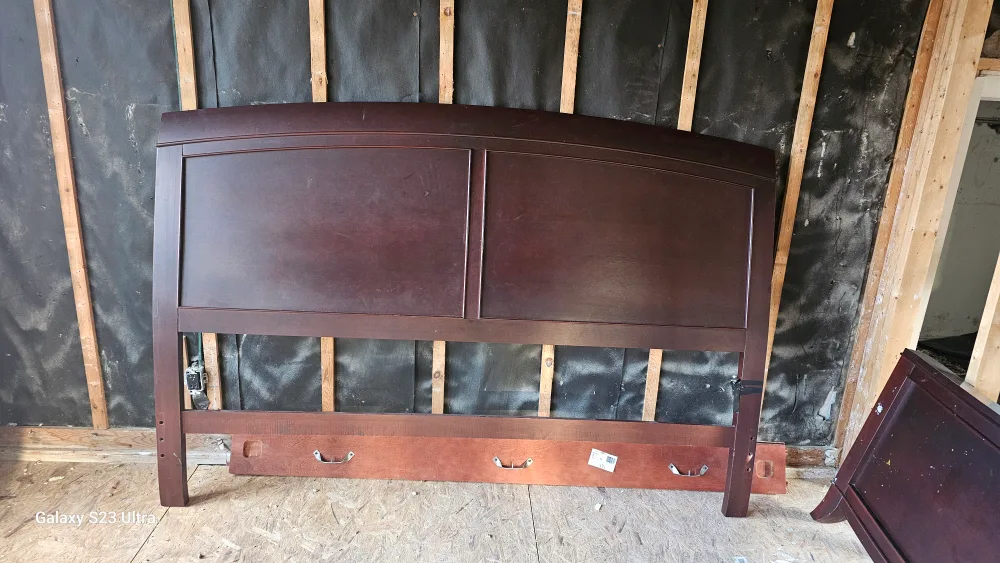 Dark Wood king bed image indicator(2)