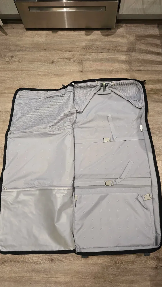 Skyway Black Garment Bag image indicator(4)
