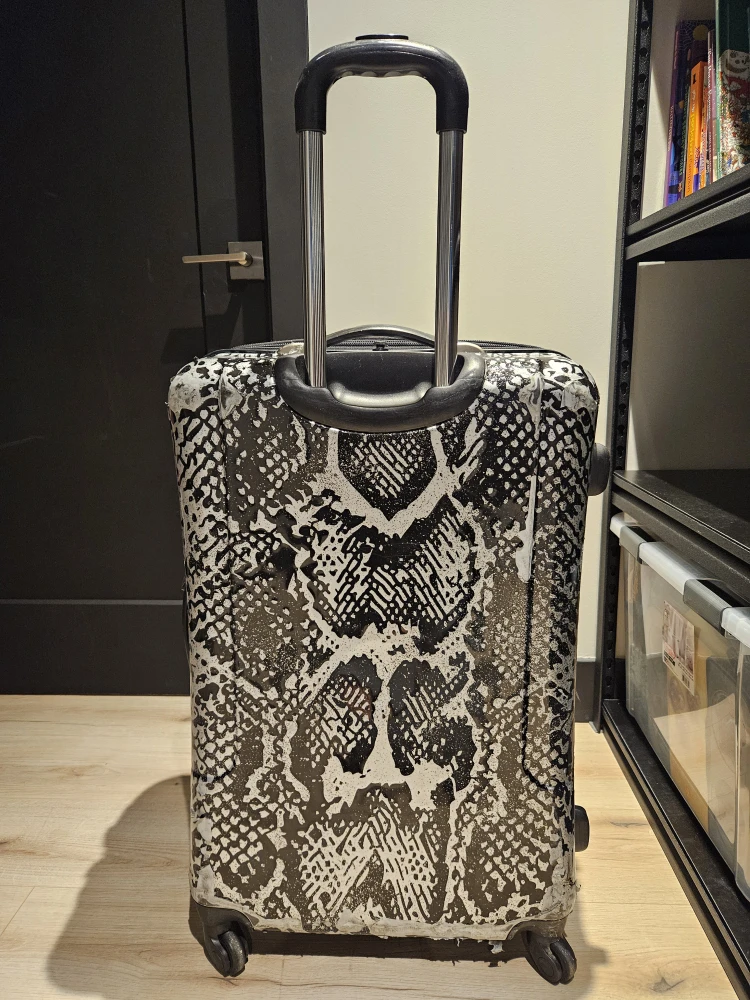 Heys Luggage 2 for 1 - Snakeskin Design large & black carry on - photo 3