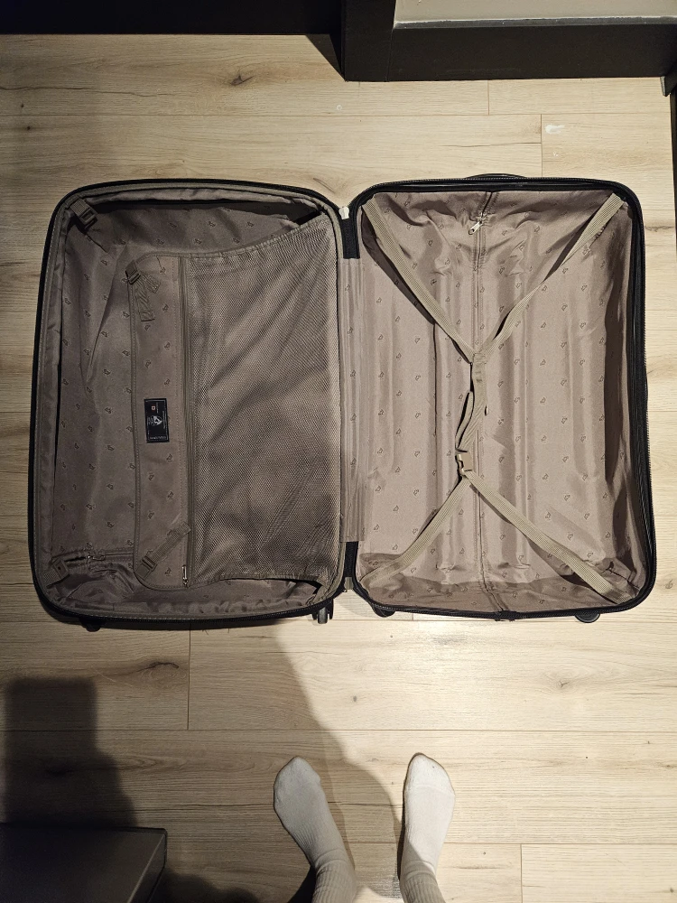 Heys Luggage 2 for 1 - Snakeskin Design large & black carry on - photo 4