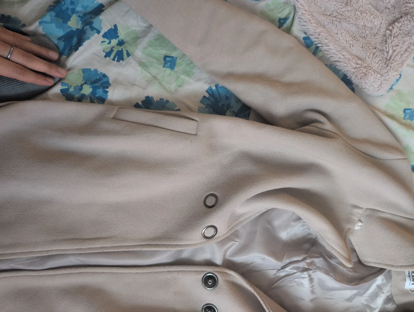 Layuan Fashion Beige Coat - Size M image indicator(5)