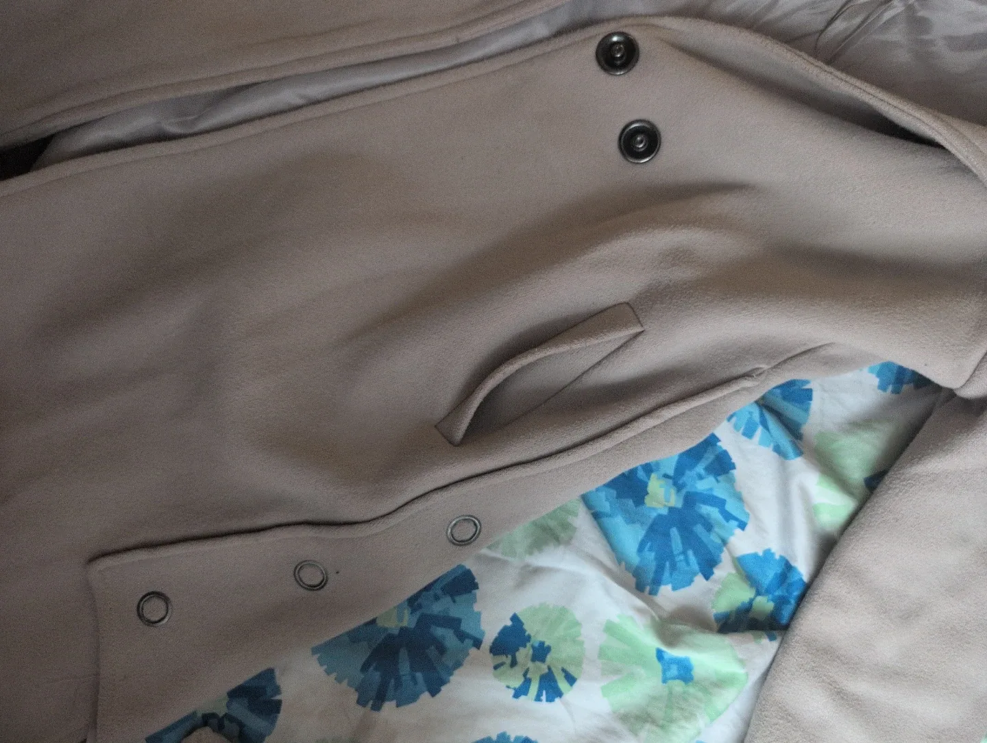 Layuan Fashion Beige Coat - Size M image indicator(6)