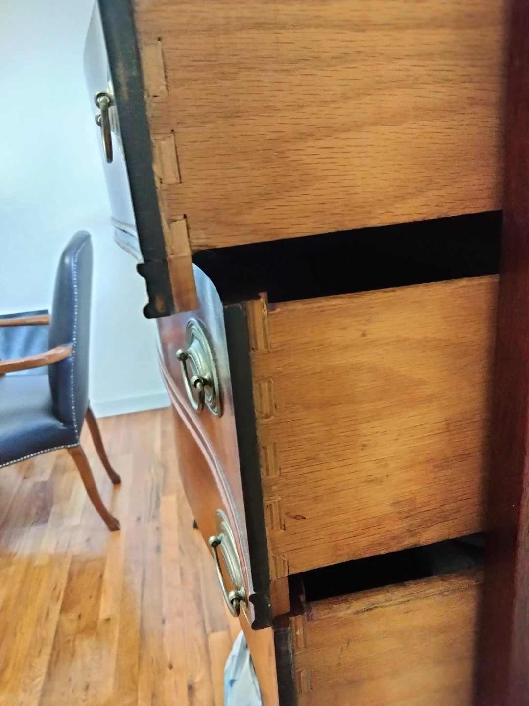 Dixie Furniture Mahogany Wood Chest of Drawers - photo 4