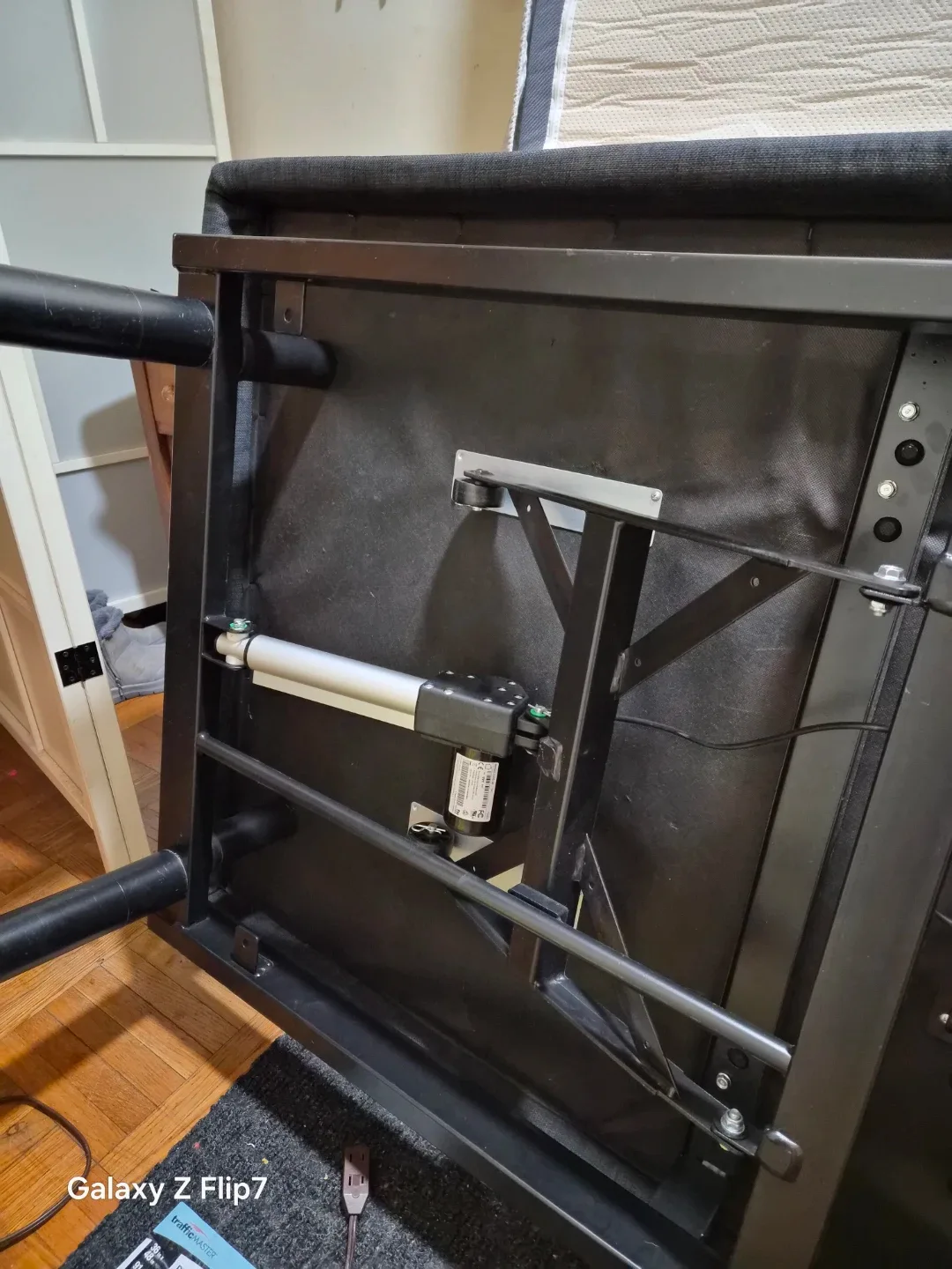 Twin XL Serta Adjustable Bed and Mattress image indicator(5)