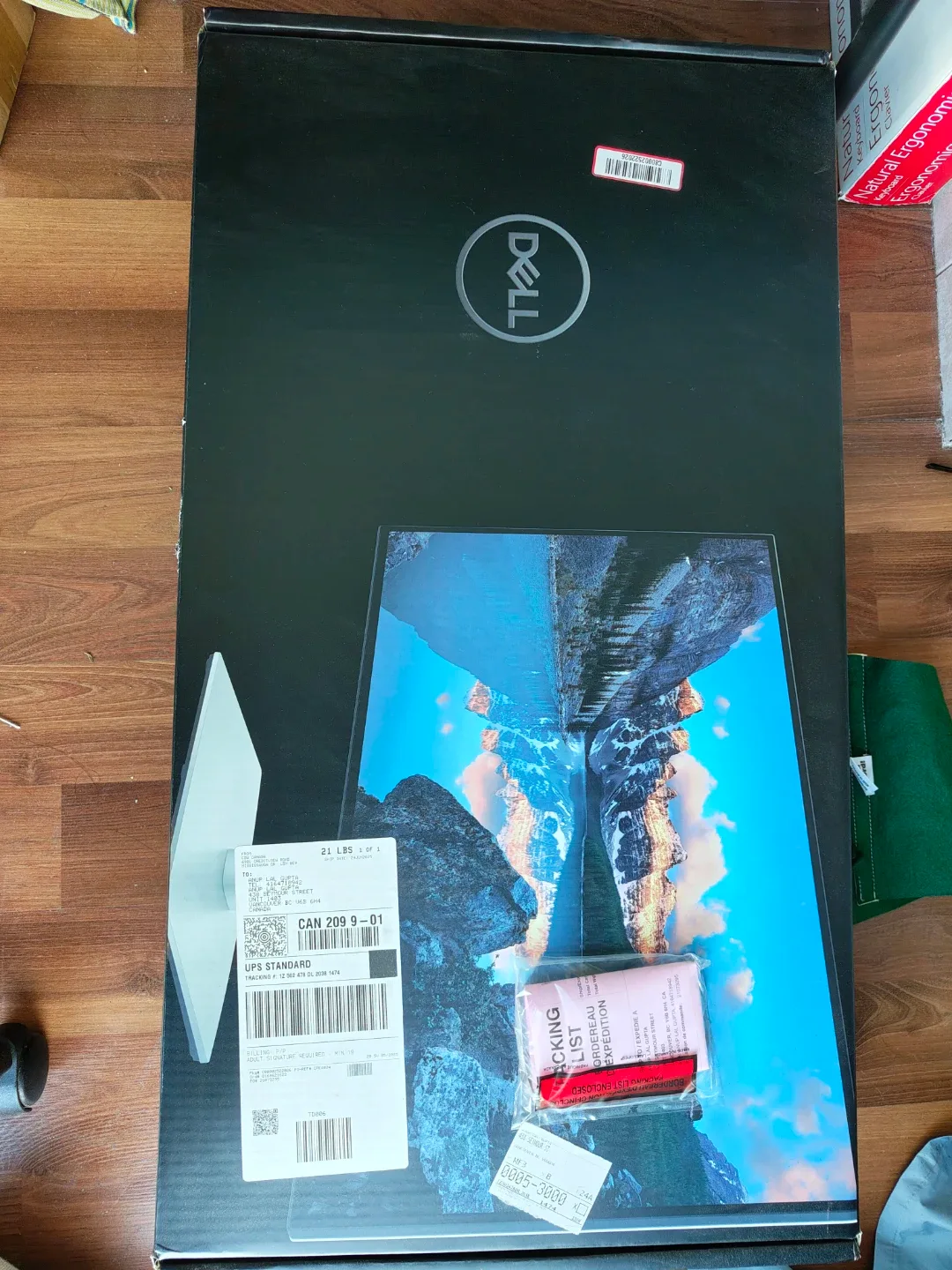 Dell UltraSharp 32-inch 4K Monitor - New in Box! image indicator(2)