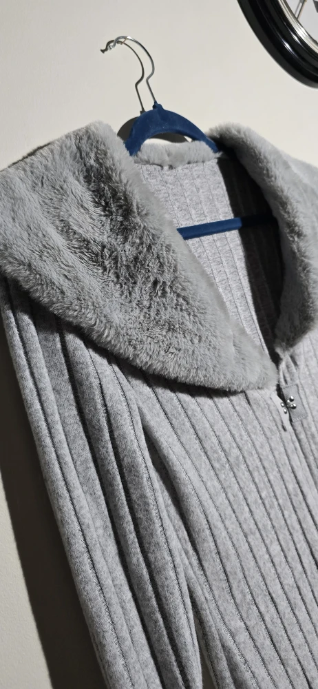 lovely grey  cardigan with Faux Fur Trim - photo 2