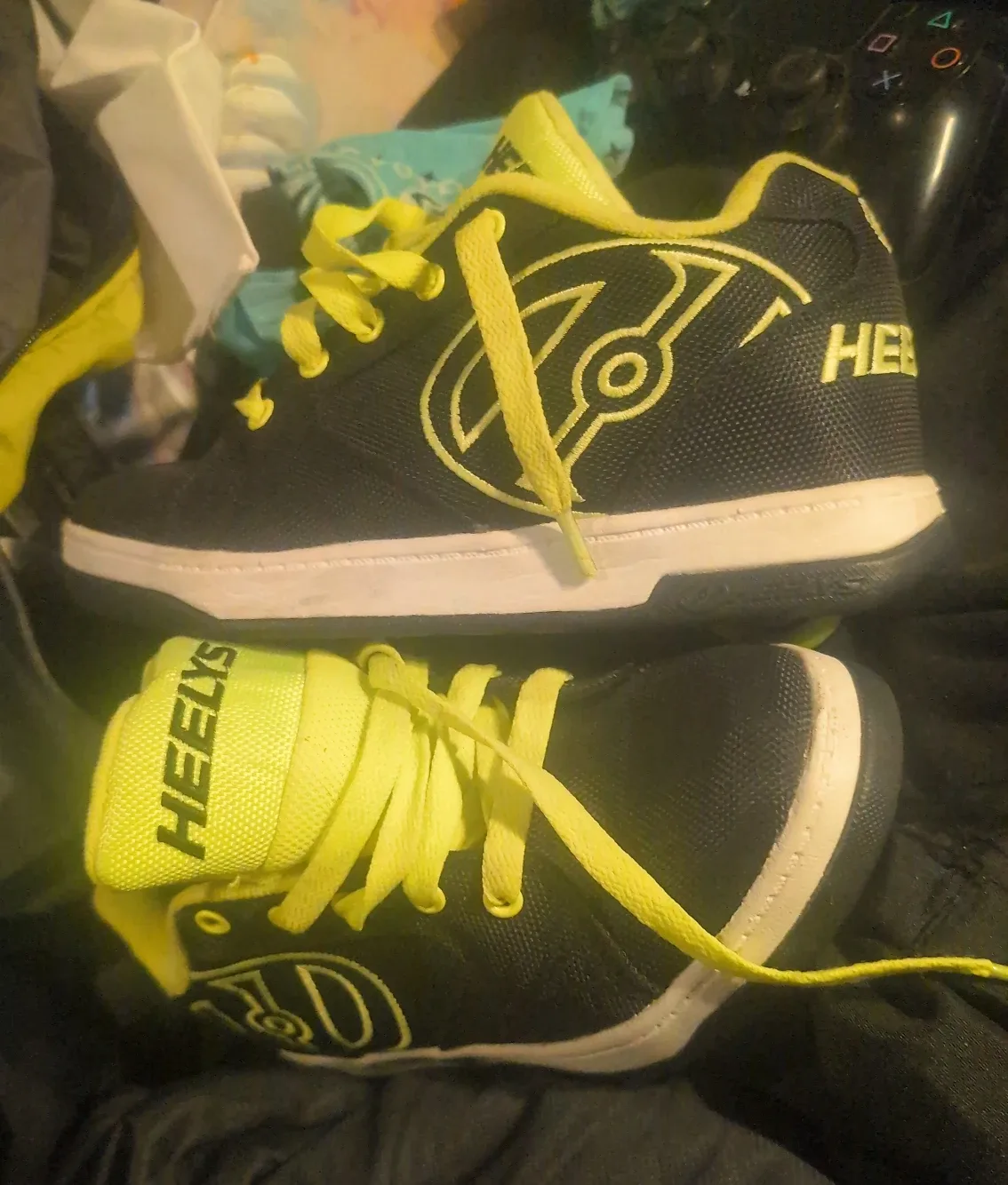 Heelys Youth Size 5 Roller Shoes image indicator(2)